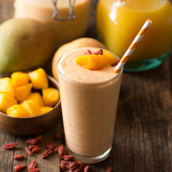 Goji Mango Smoothie with Cardamom