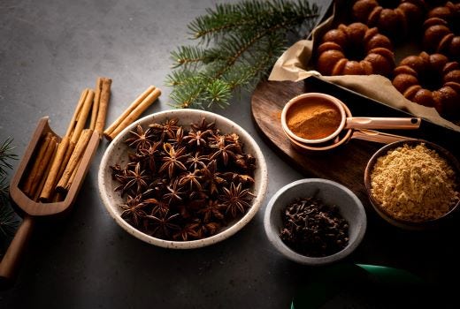 Organic spices in a glass container next to each other and a vietnamise cinnamom. Non-GMO. Non-ETO. Non-Irradiated